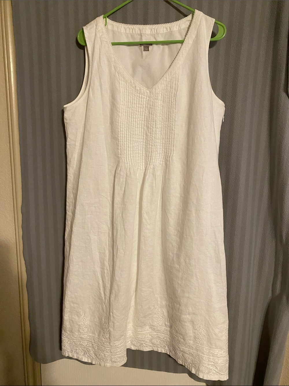 J. Jill White Sleeveless V-Neck Pintuck A-Line Midi Dress